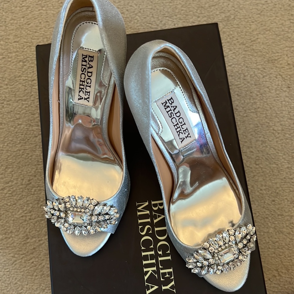 Silver Badgley Mischka 5 1/2 Heels
